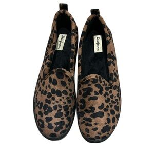 Women’s Dearfoam Large 9-10 Leopard Print Closed Toe Rubber Sole Slippers